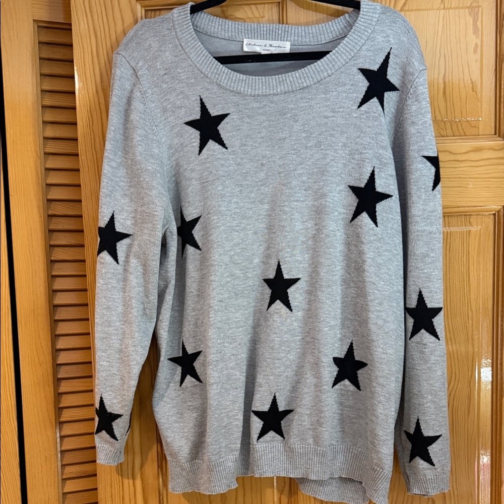 Chelsea & Theodore Light Gray Crewneck Sweater with Black Star Motif
